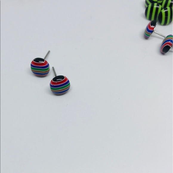 Black Multi Stripe Minimalist Stud Earrings - Picture 3 of 12